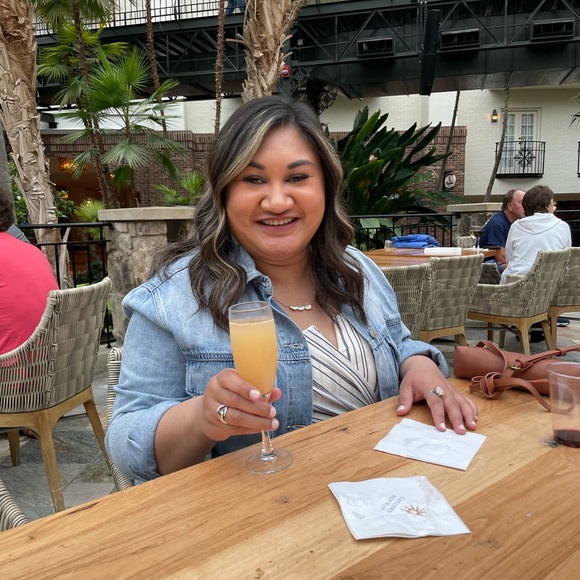 Meet your Posher, Shelby - Picture 2 of 4